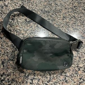 Lululemon Everywhere Belt Bag 1L